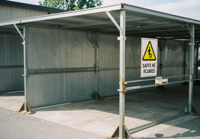 Estruturas temporárias mais seguras com escoras metálicas em locação